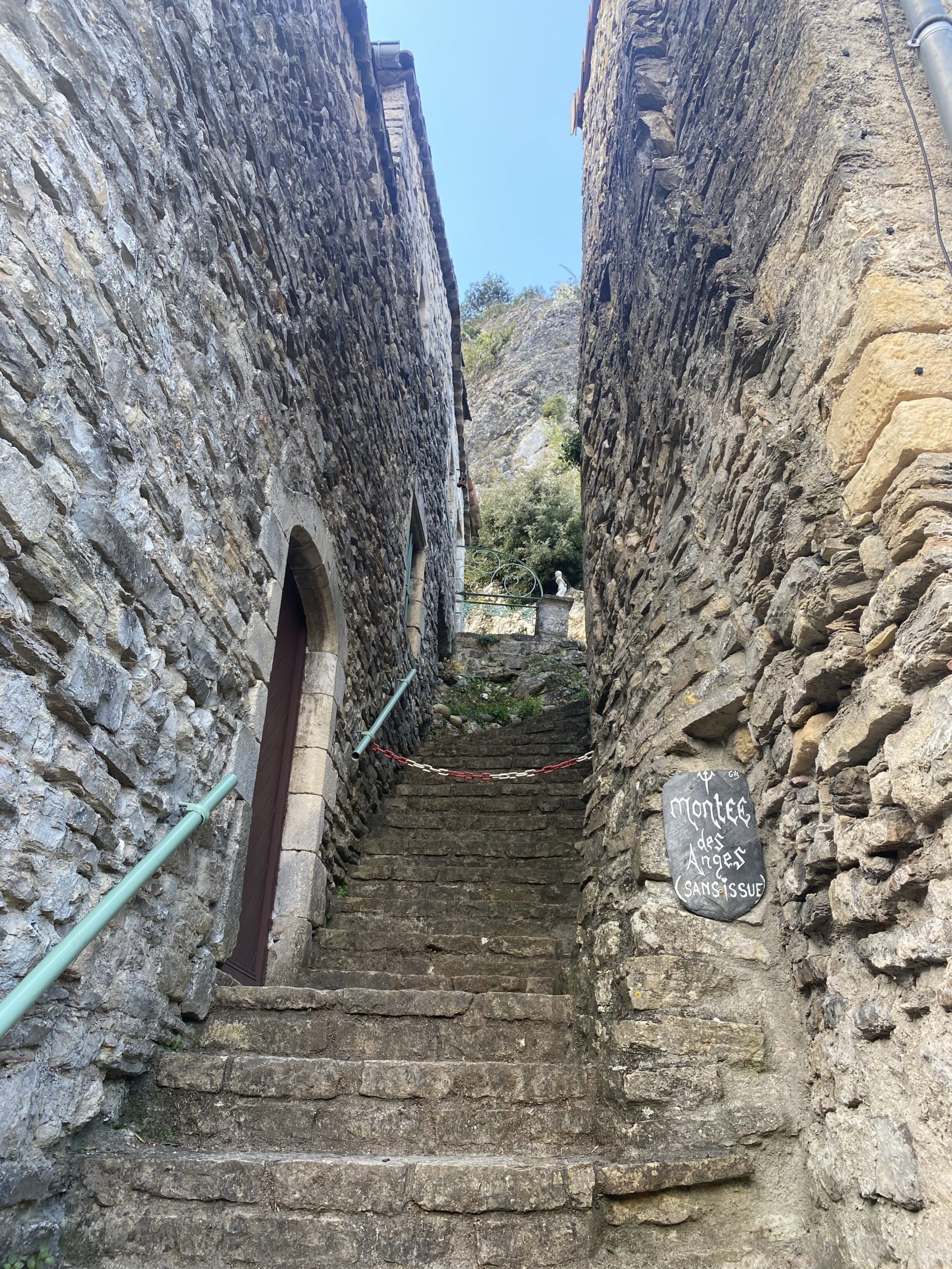 Rochecolombe village abandonné