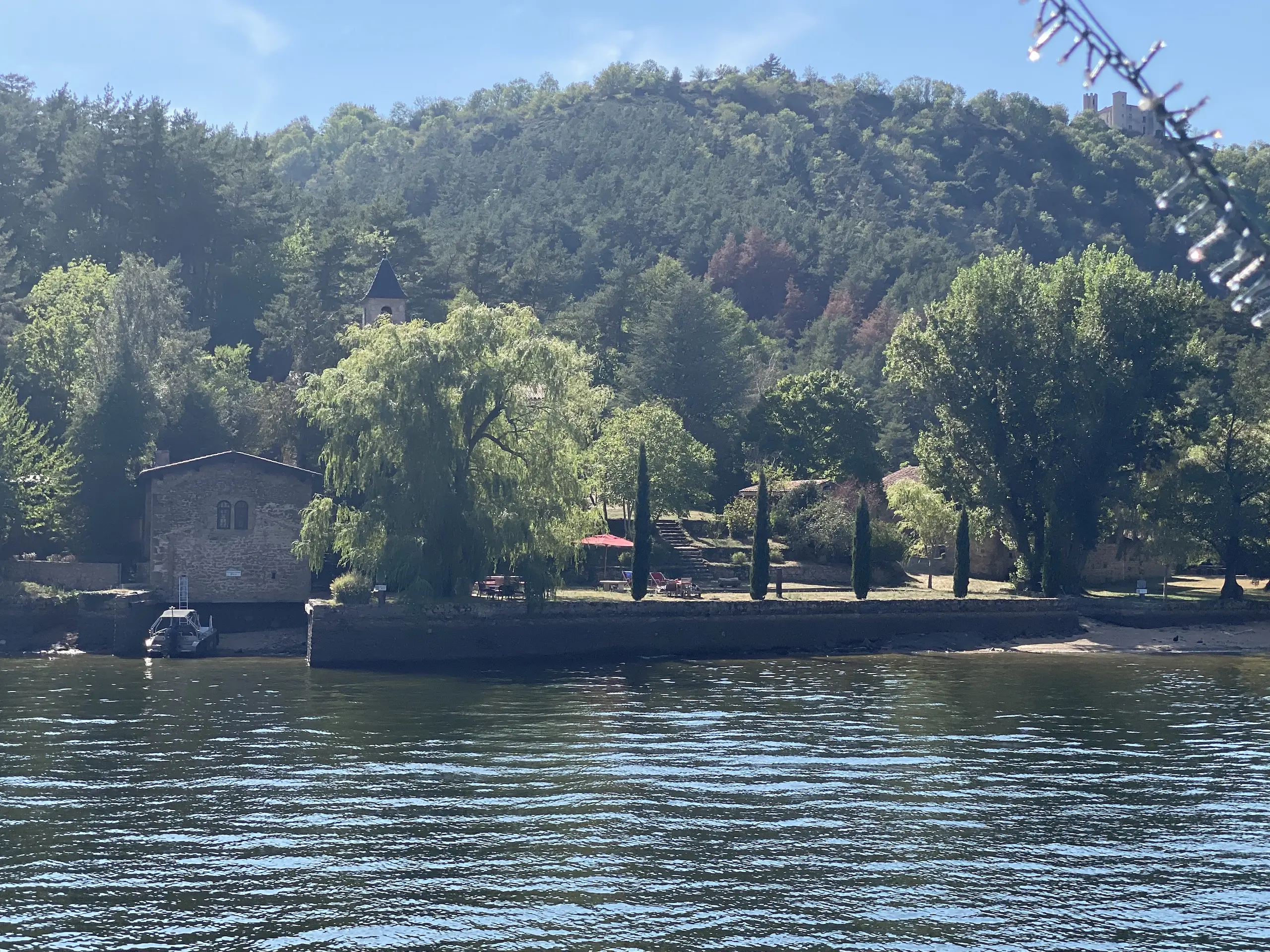 Le hameau des Camaldules dans les Gorges de la Loire