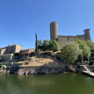 L’île de Grangent et son château dans les Gorges de la Loire