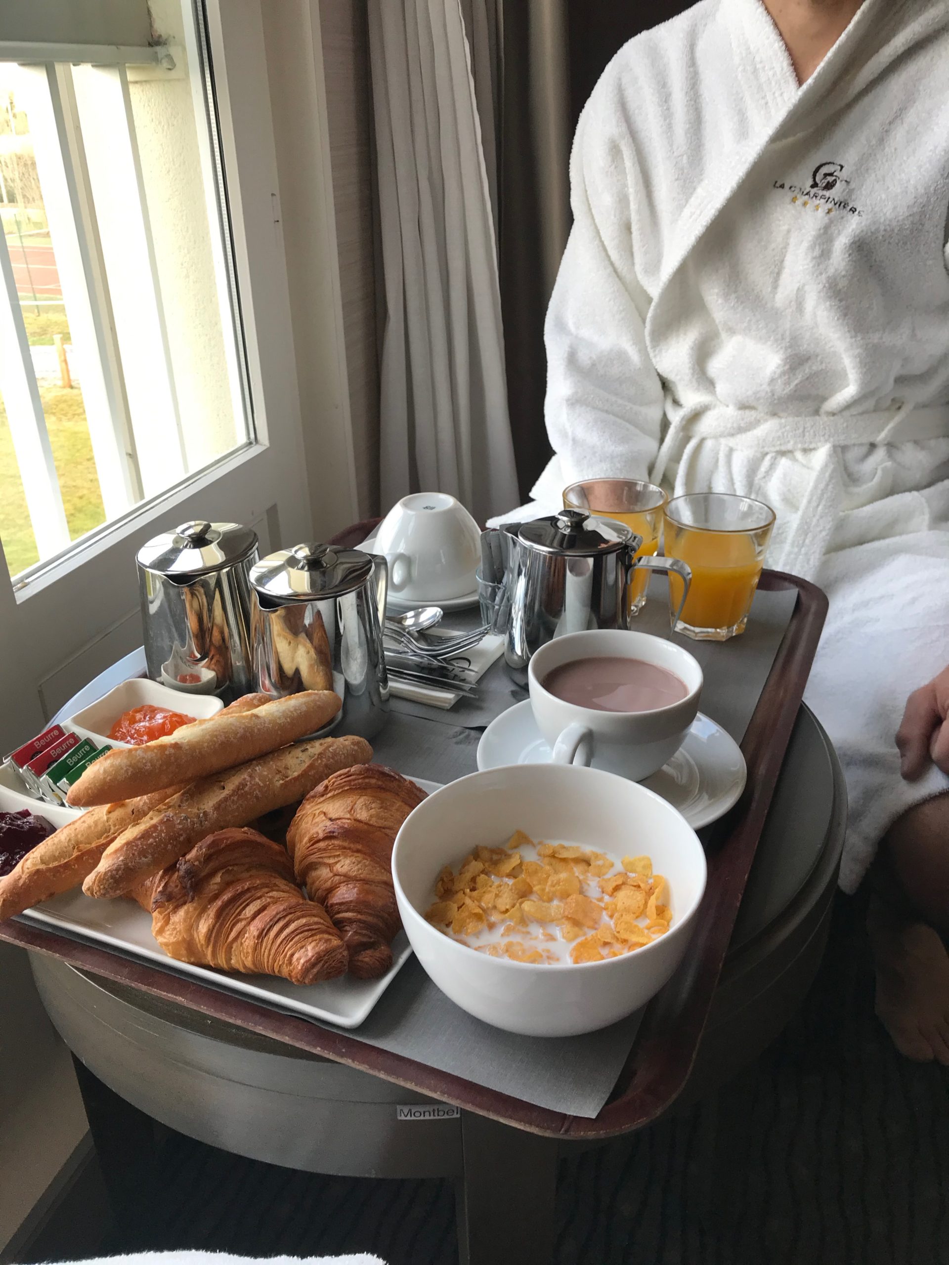 Petit-déjeuner en chambre - Domaine la Charpinière (42)