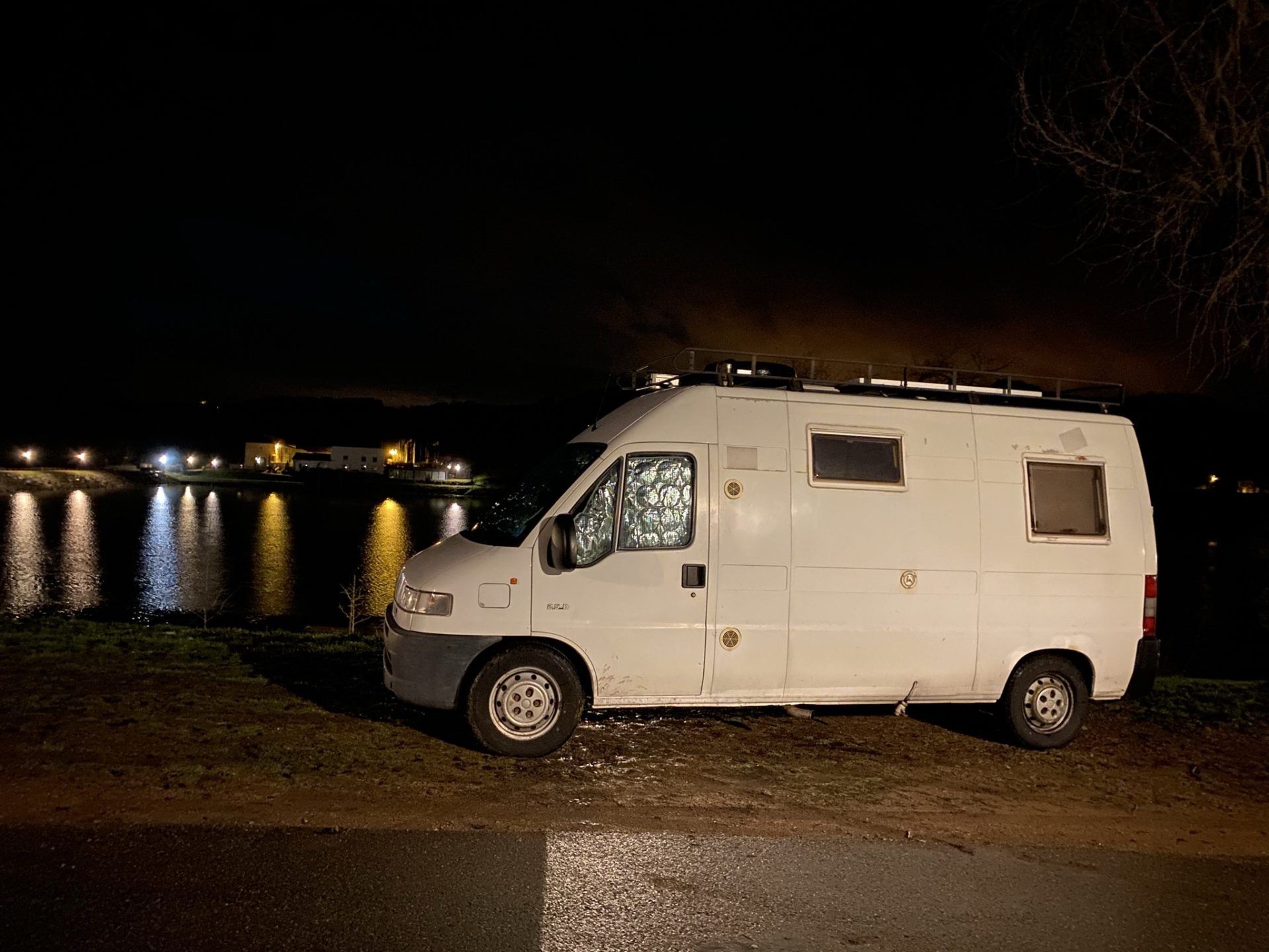 Spot Park4night au lac des Sapins à Cublize 69