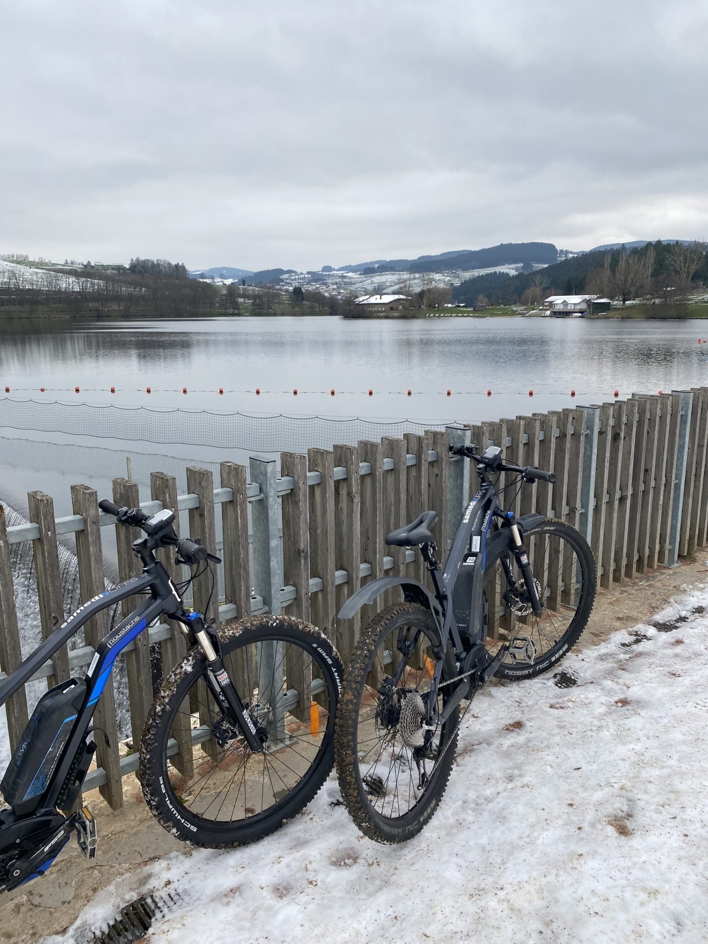 Faire le tour du lac des Sapins en VTT électrique