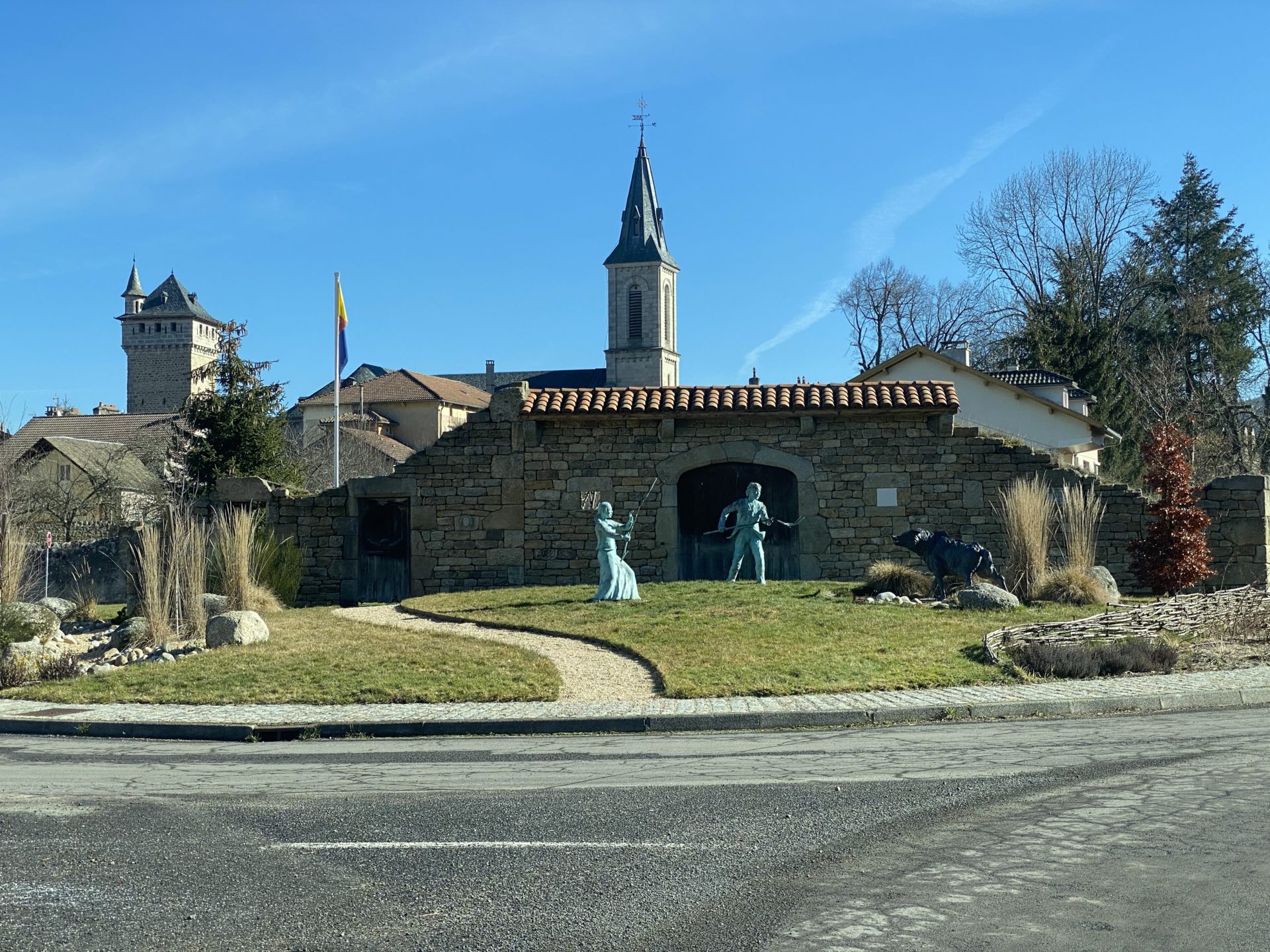 sculpture malzieu bete du gevaudan lozere