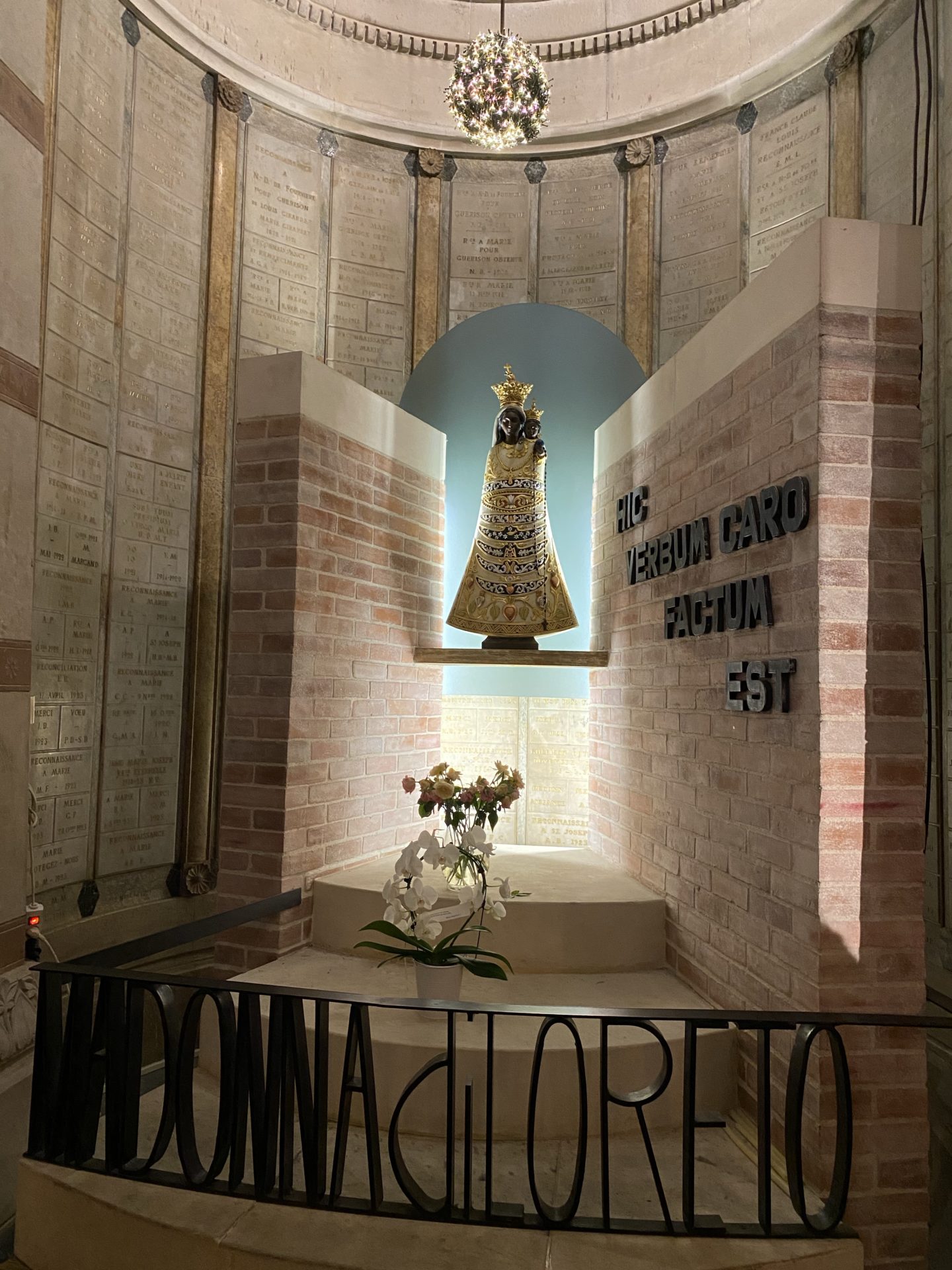 intérieur sculpture basilique fourviere lyon