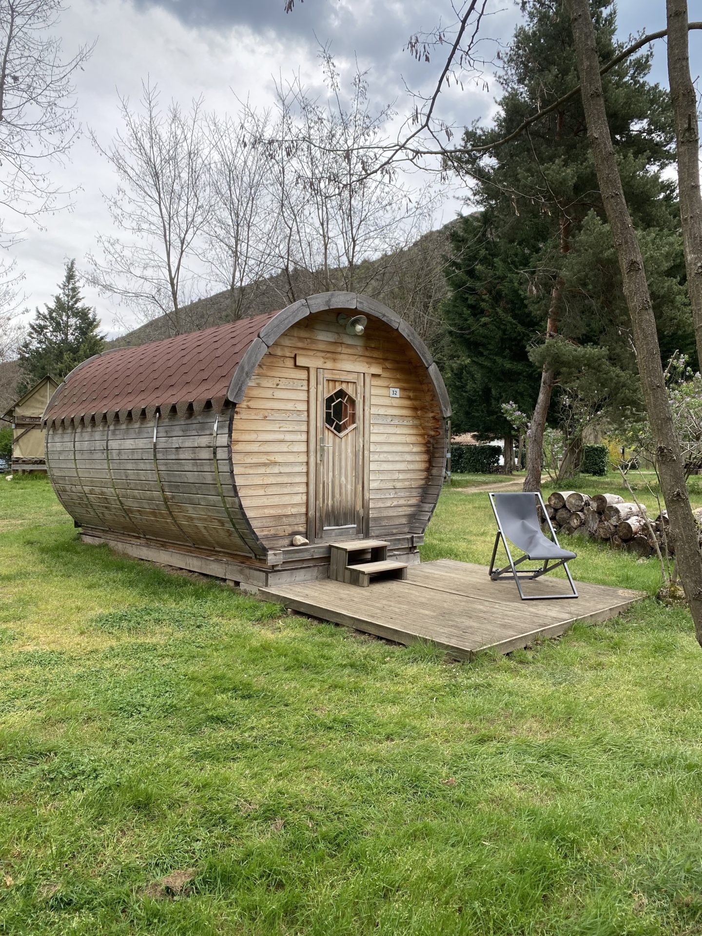 tonneau vin bois insolite ardeche auvergne rhone alpes