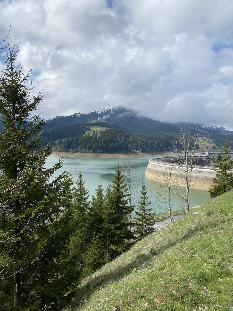 lac de l'hongrin acces voiture