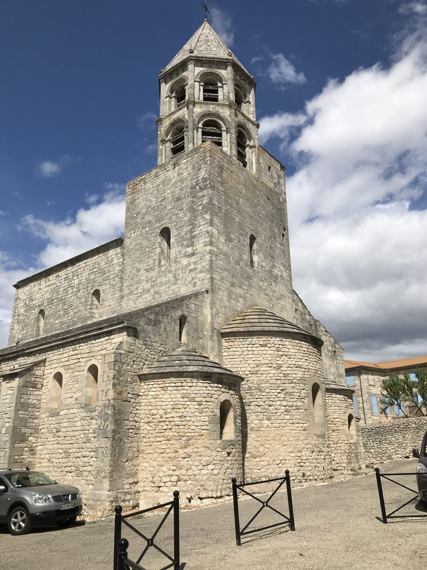 village la garde adhemar