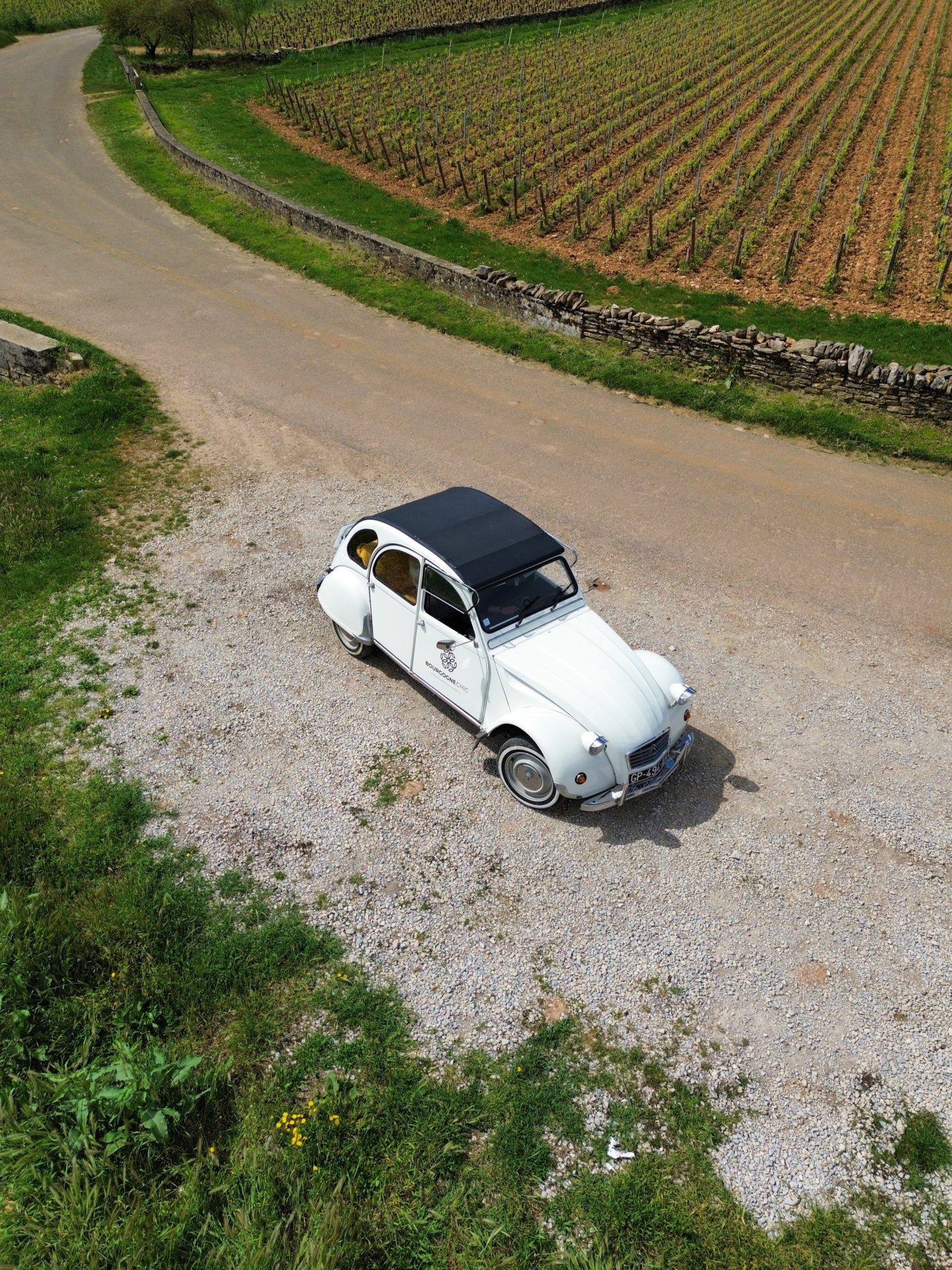 DCIM100MEDIADJI_0040.JPG balade en 2cv dans les vignes bourgogne