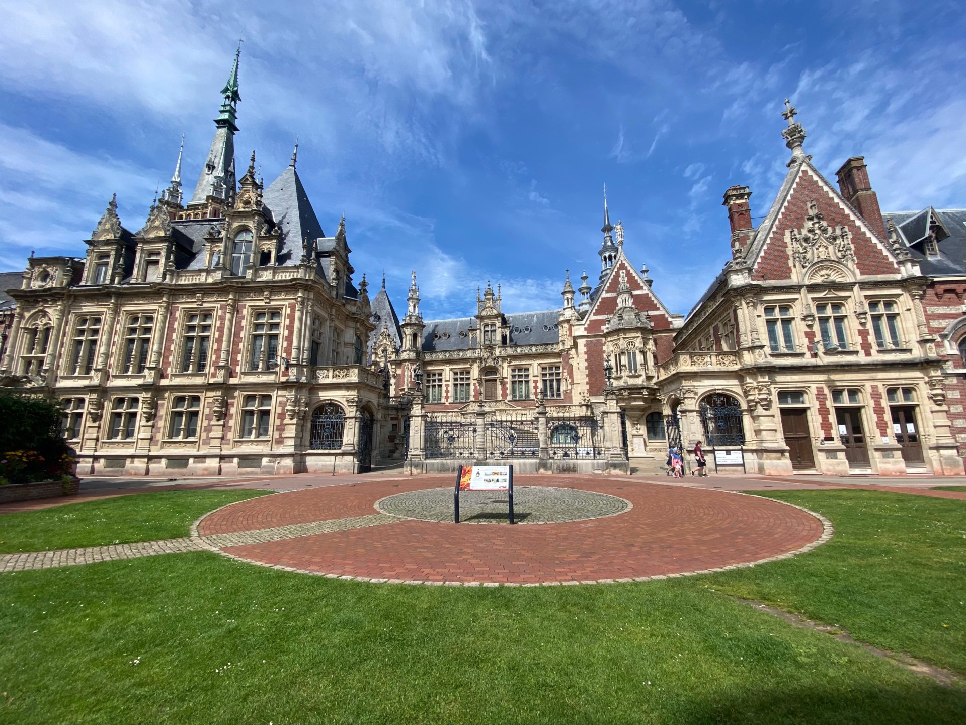 Palais Bénédictine à Fécamp, visite incontournable près d’Étretat