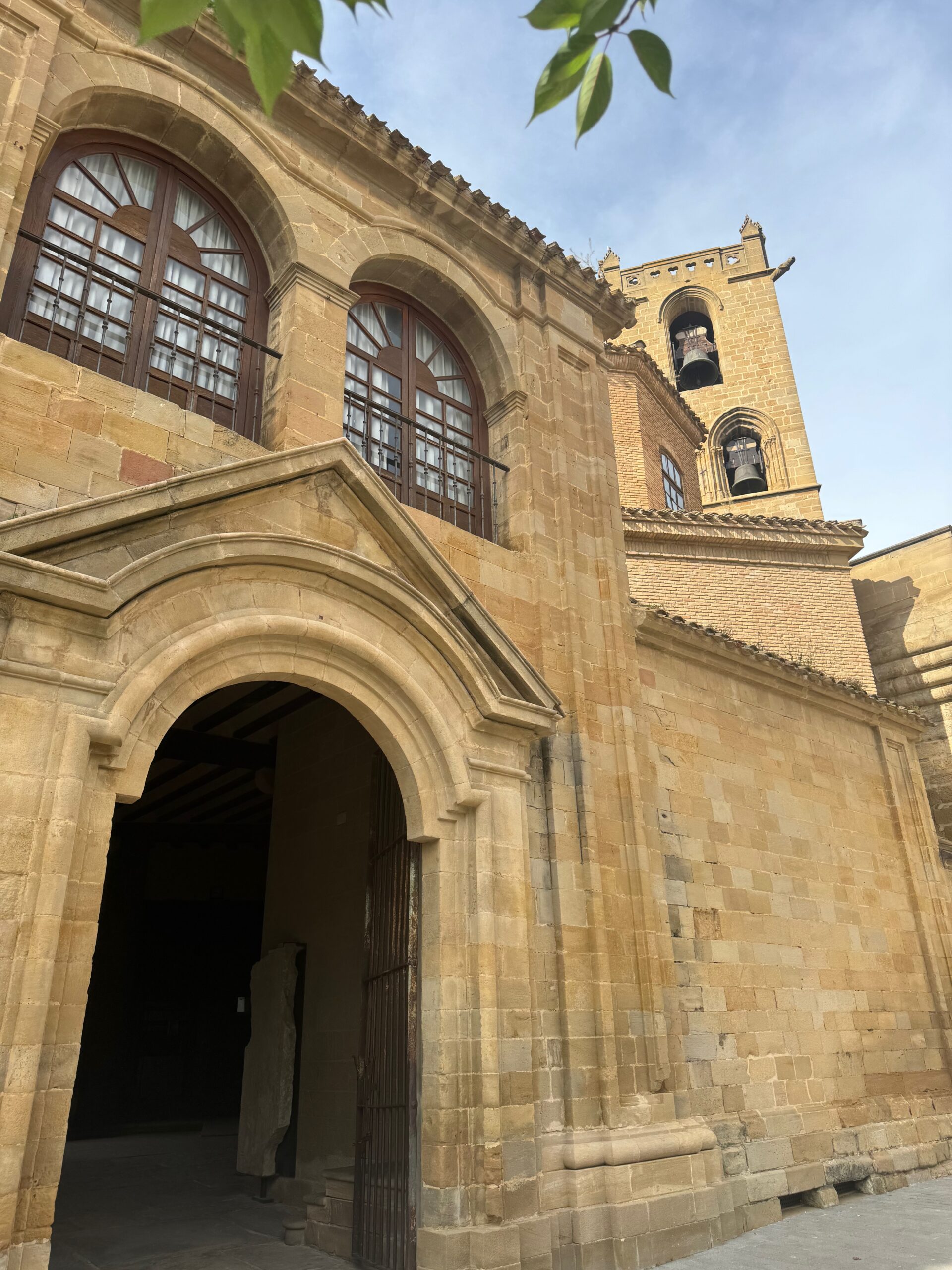 entrée du chateau d'olite en espagne