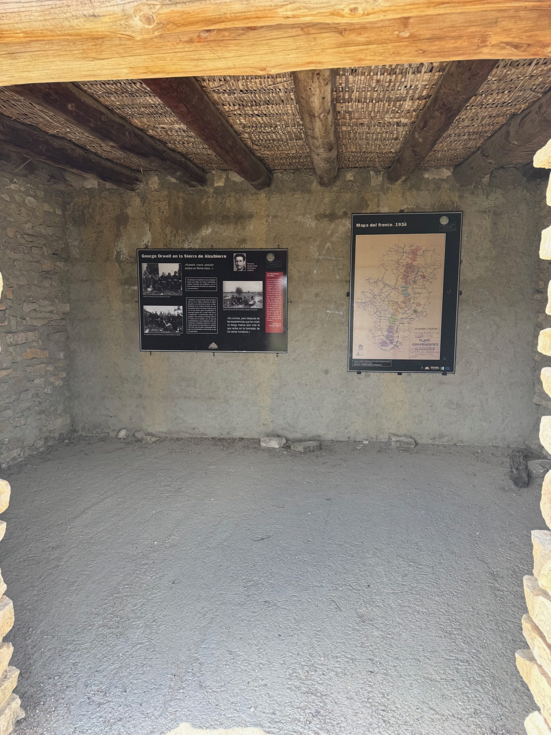 intérieur d'un abri dans les Tranchées d'Alcubierre en espagne