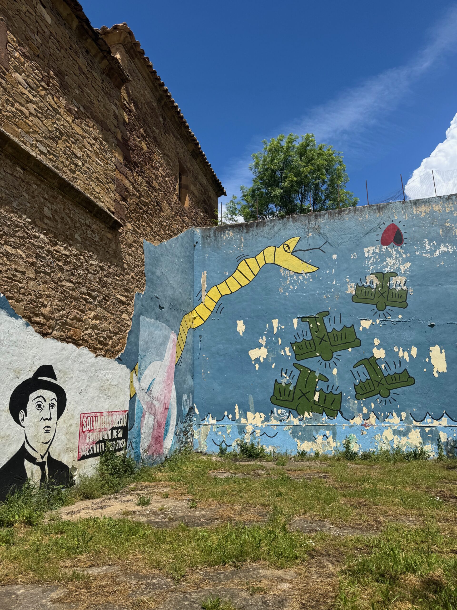 mur tagué du village abandonné de ruesta